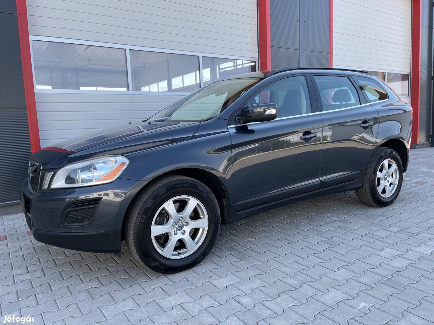 Volvo XC60 2.4 D [D3] Momentum Navi/Bőr/Manuál...